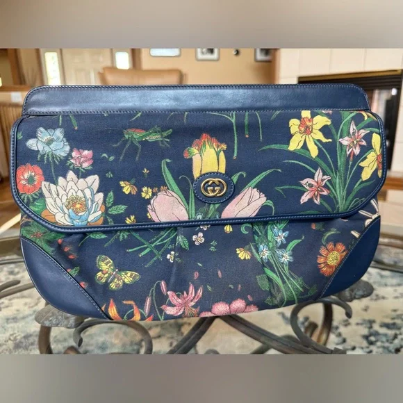 GUCCI Navy Floral Clutch- Vintage EUC - Picture 1 of 13